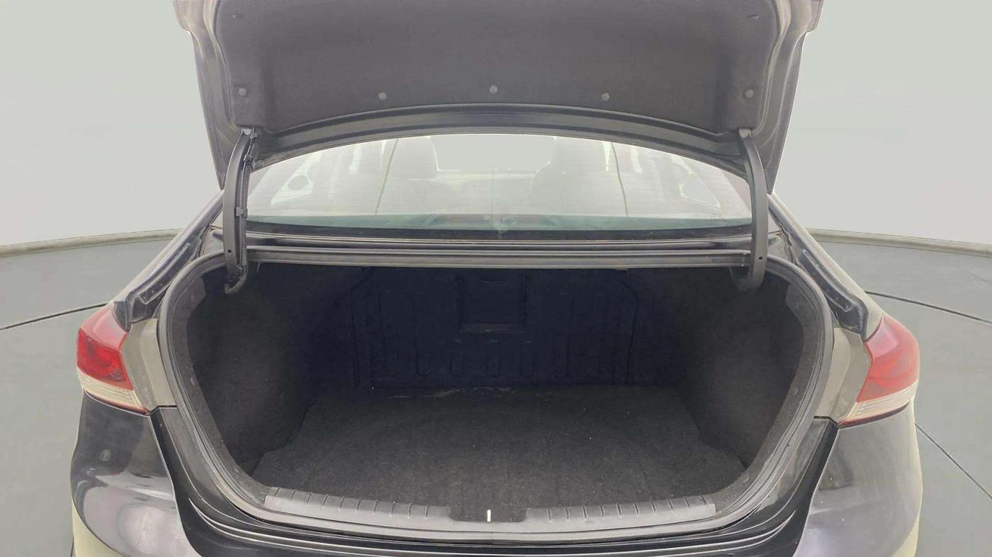 2017 Hyundai New Elantra 2.0 SX(O) AT PETROL, Petrol, Automatic, 73,077 km, Boot Inside