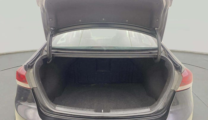 2017 Hyundai New Elantra 2.0 SX(O) AT PETROL, Petrol, Automatic, 73,077 km, Boot Inside
