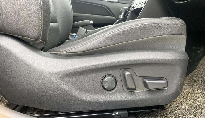 2017 Hyundai New Elantra 2.0 SX(O) AT PETROL, Petrol, Automatic, 73,077 km, Driver Side Adjustment Panel