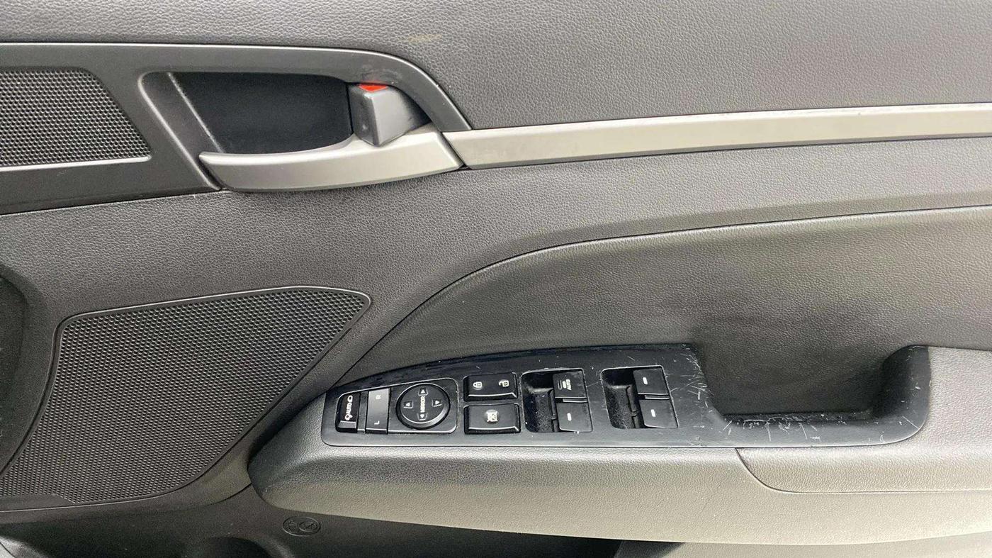 2017 Hyundai New Elantra 2.0 SX(O) AT PETROL, Petrol, Automatic, 73,077 km, Driver Side Door Panels Control