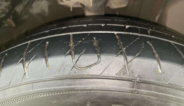 2017 Hyundai New Elantra 2.0 SX(O) AT PETROL, Petrol, Automatic, 73,077 km, Right Front Tyre Tread