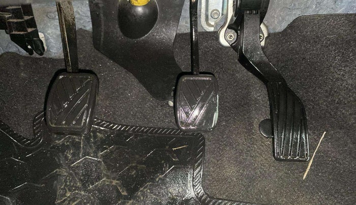 2015 Maruti Swift VXI, Petrol, Manual, 51,217 km, Pedals