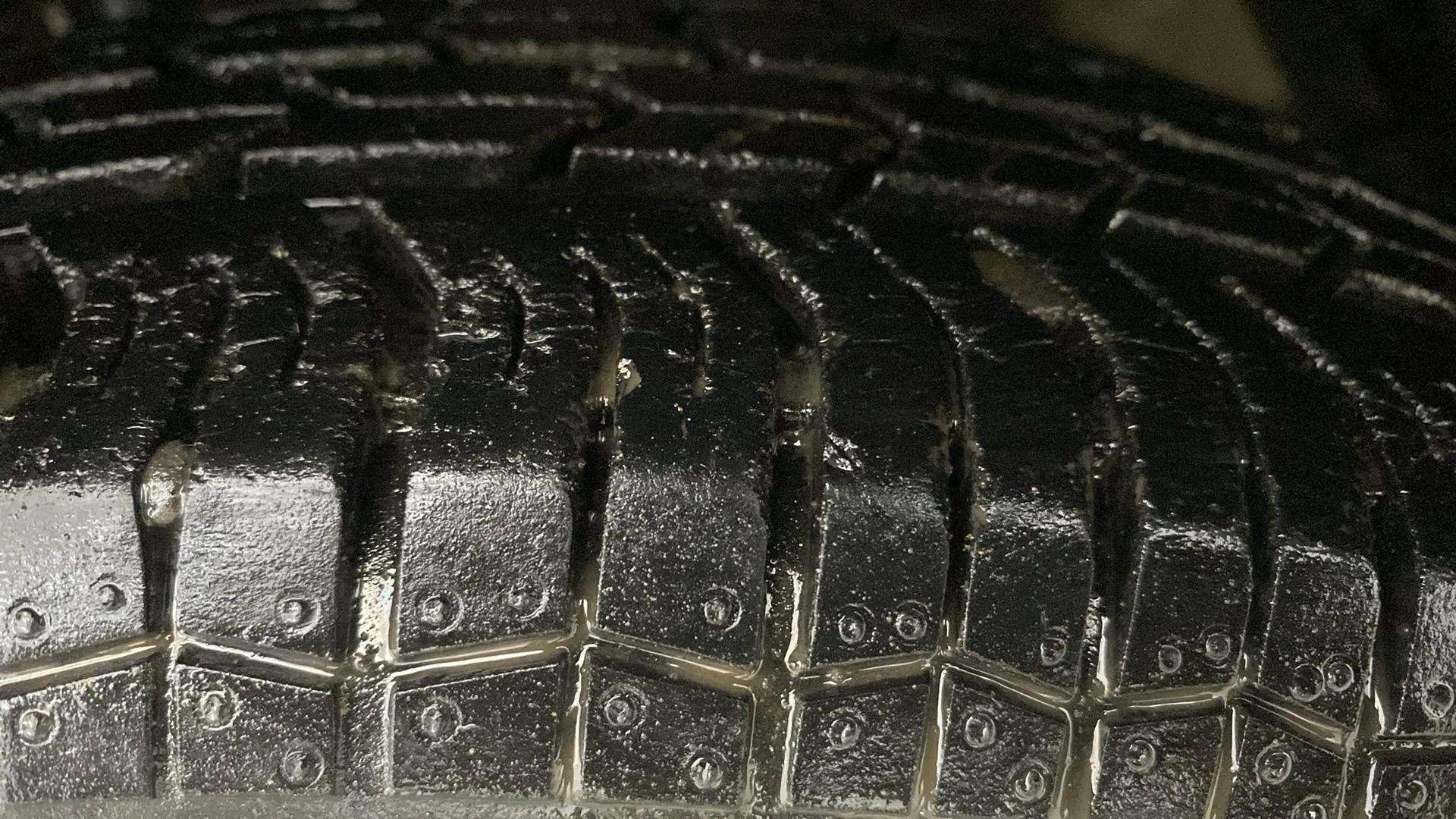 RHS-Front-Tyre-Tread-18