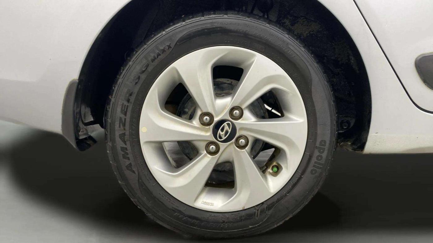 2019 Hyundai Xcent SX 1.2, Petrol, Manual, 31,452 km, Right Rear Wheel