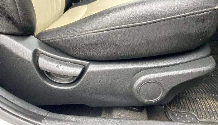 2019 Hyundai Xcent SX 1.2, Petrol, Manual, 31,351 km, Driver Side Adjustment Panel