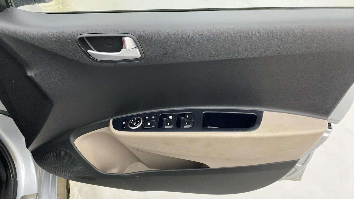 2019 Hyundai Xcent SX 1.2, Petrol, Manual, 31,452 km, Driver Side Door Panels Control