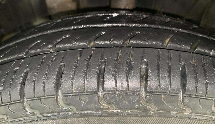 2018 Datsun Redi Go T(O) 1.0, Petrol, Manual, 31,108 km, Left Front Tyre Tread