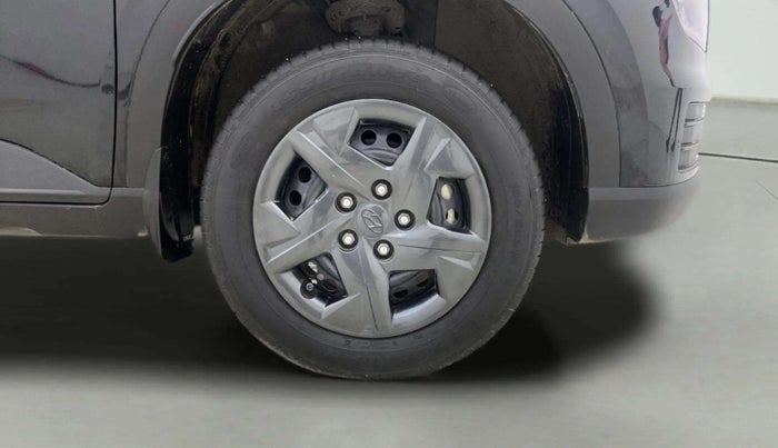 2024 Hyundai VENUE S (O) Plus 1.2 Petrol , Petrol, Manual, 4,073 km, Right Front Wheel