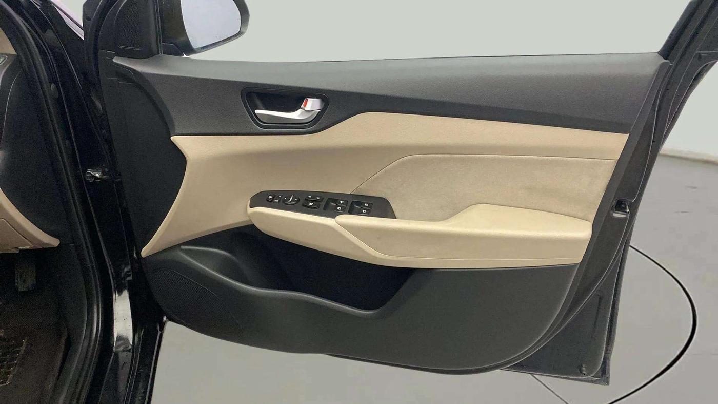 2019 Hyundai Verna 1.6 VTVT SX, Petrol, Manual, 84,090 km, Driver Side Door Panels Control