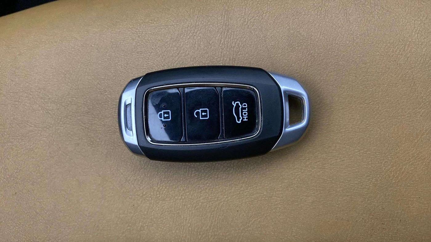 2019 Hyundai Verna 1.6 VTVT SX, Petrol, Manual, 84,090 km, Key Close Up