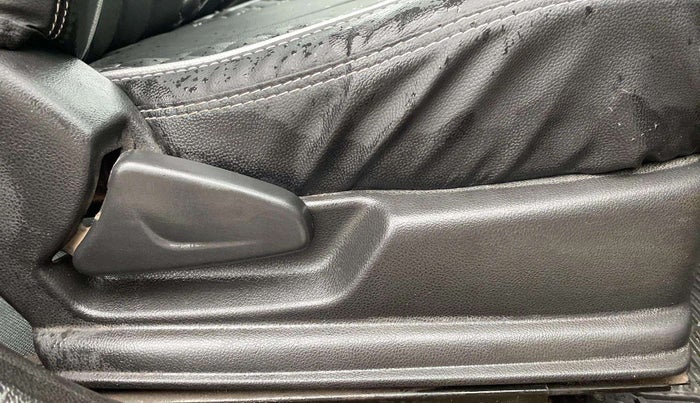 2018 Renault Kwid RXT 1.0 (O), CNG, Manual, 73,360 km, Driver Side Adjustment Panel