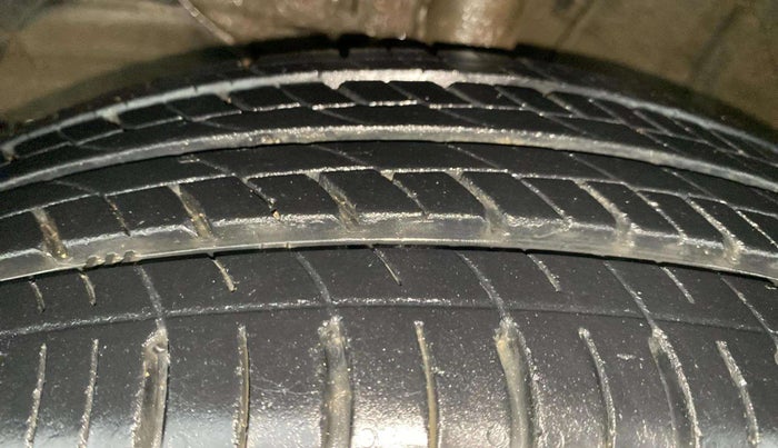 2017 Maruti Baleno DELTA PETROL 1.2, Petrol, Manual, 11,153 km, Left Front Tyre Tread