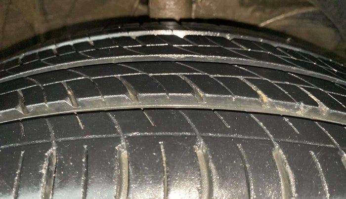 2017 Maruti Baleno DELTA PETROL 1.2, Petrol, Manual, 11,153 km, Right Front Tyre Tread