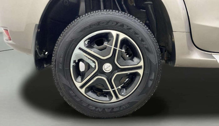 2013 Nissan Terrano XL (P), Petrol, Manual, 1,06,321 km, Right Rear Wheel