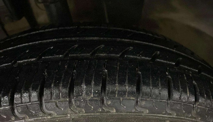 2016 Renault Kwid RXL, Petrol, Manual, 55,825 km, Left Front Tyre Tread