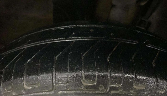 2016 Renault Kwid RXL, Petrol, Manual, 55,825 km, Right Front Tyre Tread