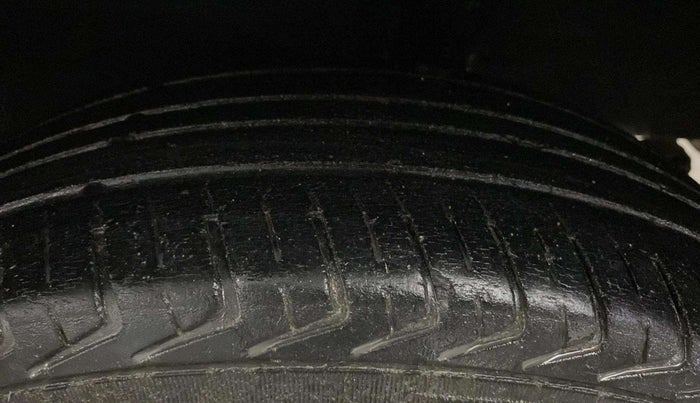 2016 Renault Kwid RXL, Petrol, Manual, 55,825 km, Left Rear Tyre Tread