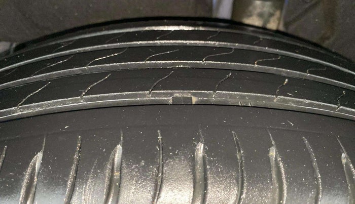 2022 Mahindra XUV700 AX 7 D MT 7 STR, Diesel, Manual, 27,415 km, Left Rear Tyre Tread