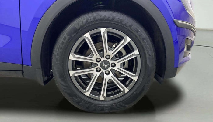 2022 Mahindra XUV700 AX 7 D MT 7 STR, Diesel, Manual, 27,415 km, Right Front Wheel