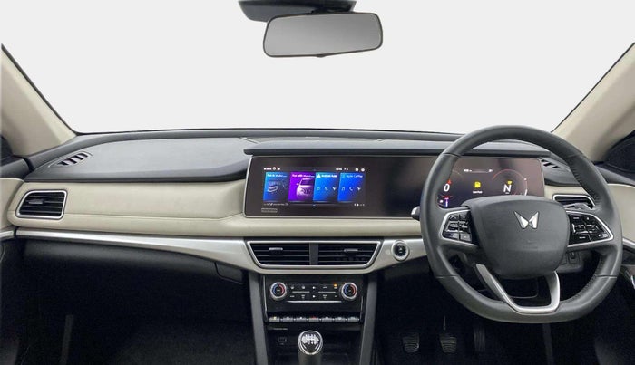 2022 Mahindra XUV700 AX 7 D MT 7 STR, Diesel, Manual, 27,415 km, Dashboard