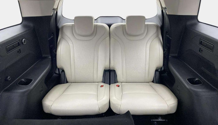 2022 Mahindra XUV700 AX 7 D MT 7 STR, Diesel, Manual, 27,415 km, Third Seat Row ( optional )