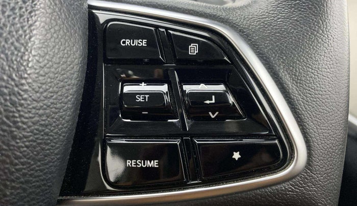 2022 Mahindra XUV700 AX 7 D MT 7 STR, Diesel, Manual, 27,415 km, Adaptive Cruise Control