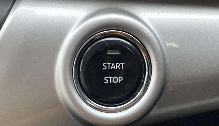2022 Mahindra XUV700 AX 7 D MT 7 STR, Diesel, Manual, 27,415 km, Keyless Start/ Stop Button