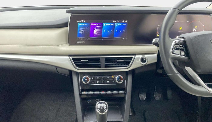 2022 Mahindra XUV700 AX 7 D MT 7 STR, Diesel, Manual, 27,415 km, Air Conditioner