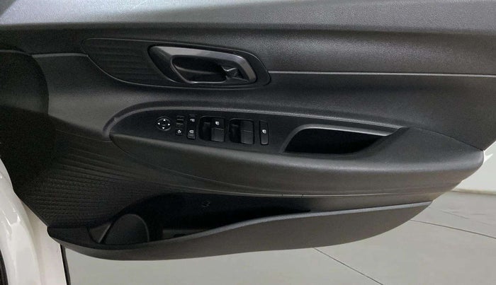 2022 Hyundai NEW I20 Sportz 1.2 IVT, Petrol, Automatic, 14,995 km, Driver Side Door Panels Control