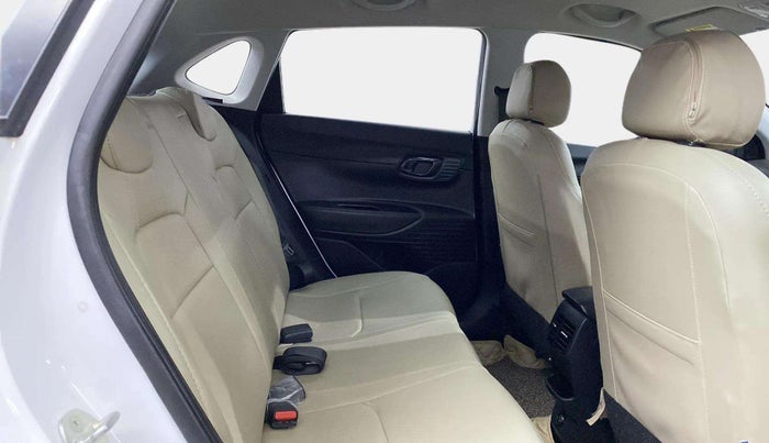 2022 Hyundai NEW I20 Sportz 1.2 IVT, Petrol, Automatic, 14,995 km, Right Side Rear Door Cabin