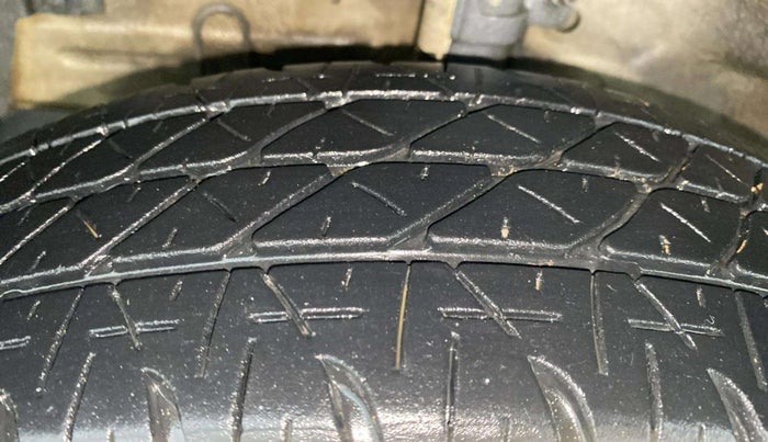 2016 Maruti Swift Dzire VXI, Petrol, Manual, 1,07,603 km, Left Front Tyre Tread