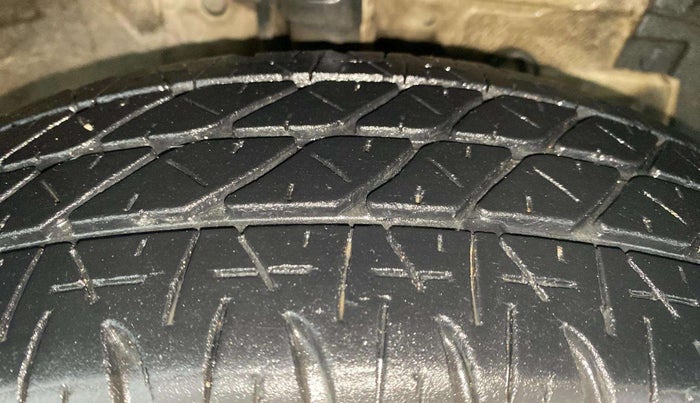 2016 Maruti Swift Dzire VXI, Petrol, Manual, 1,07,603 km, Right Front Tyre Tread
