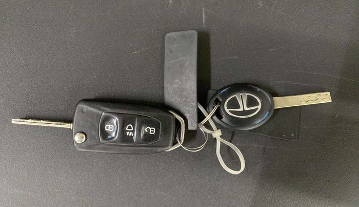 2022 Tata Tiago XZ PLUS CNG, CNG, Manual, 77,054 km, Key Close Up