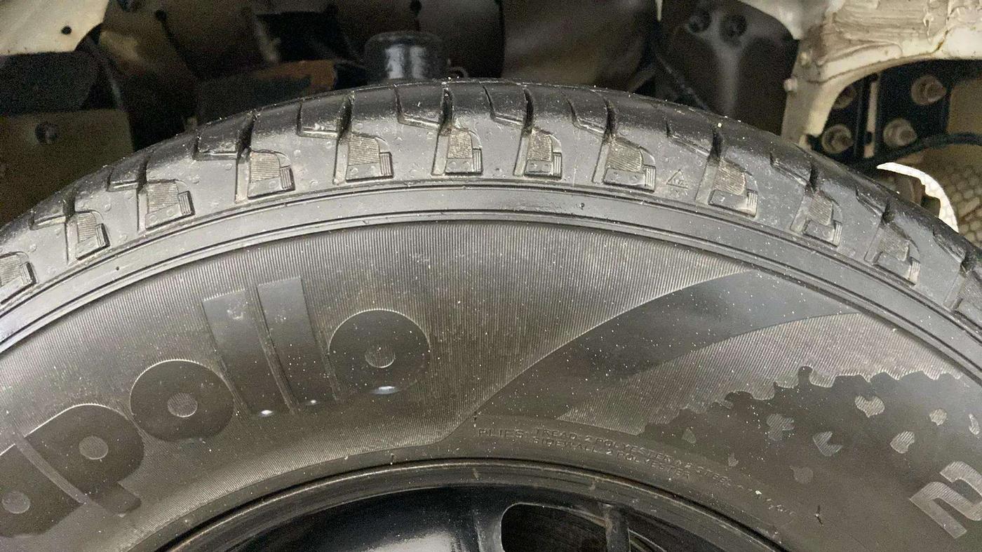 2021 Mahindra Bolero B6 (O), Diesel, Manual, 57,886 km, Right Front Tyre Tread