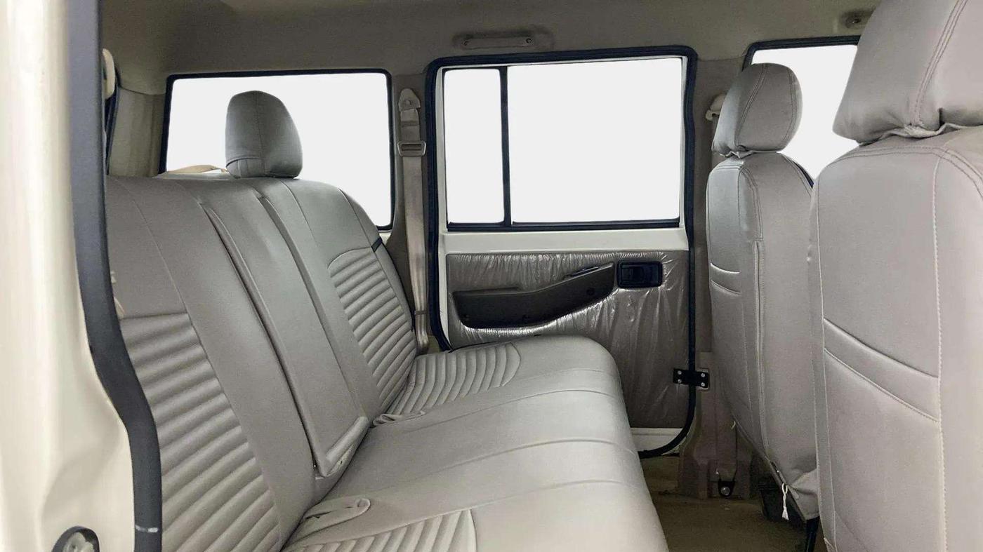 2021 Mahindra Bolero B6 (O), Diesel, Manual, 57,886 km, Right Side Rear Door Cabin