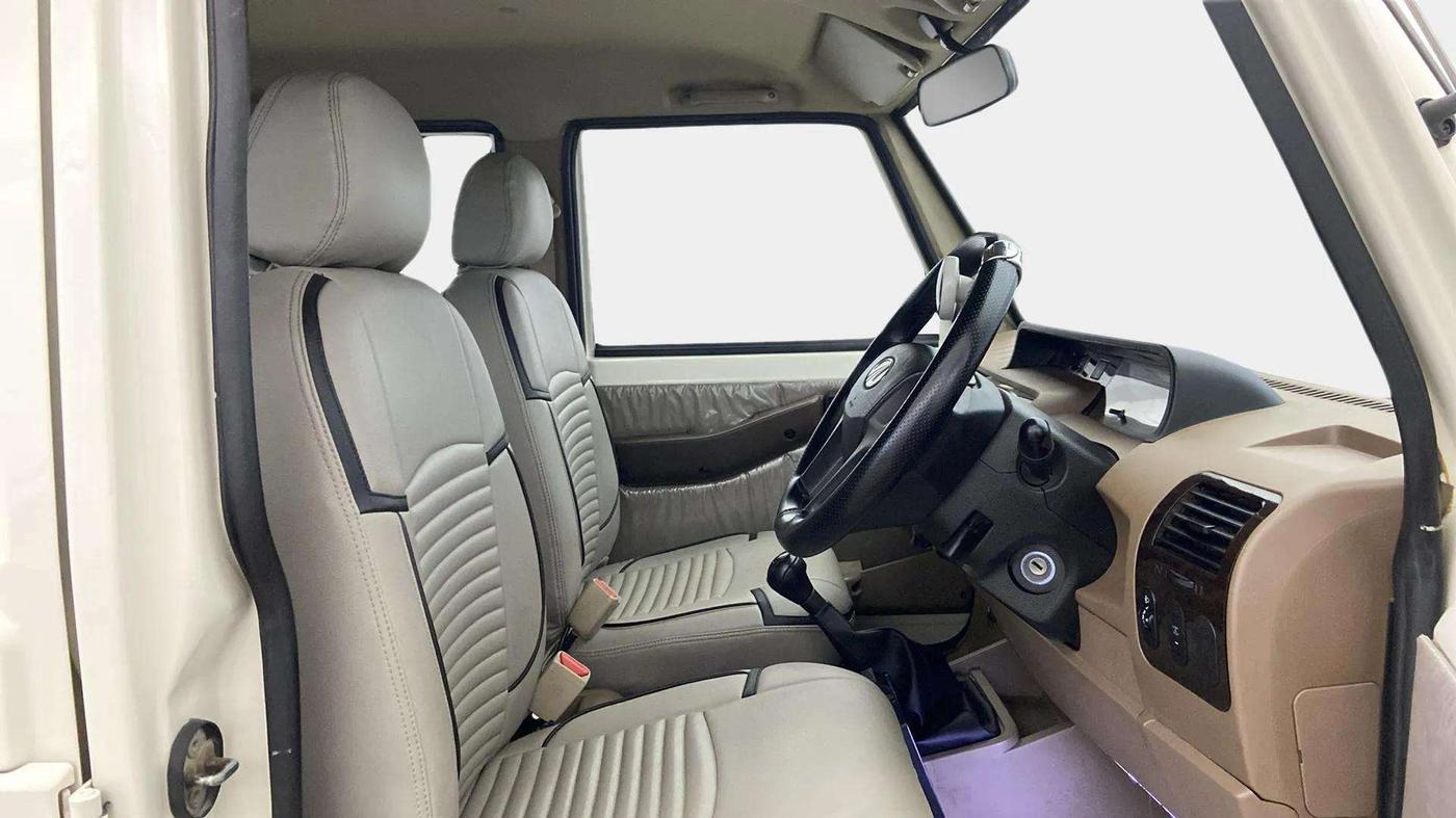 2021 Mahindra Bolero B6 (O), Diesel, Manual, 57,886 km, Right Side Front Door Cabin
