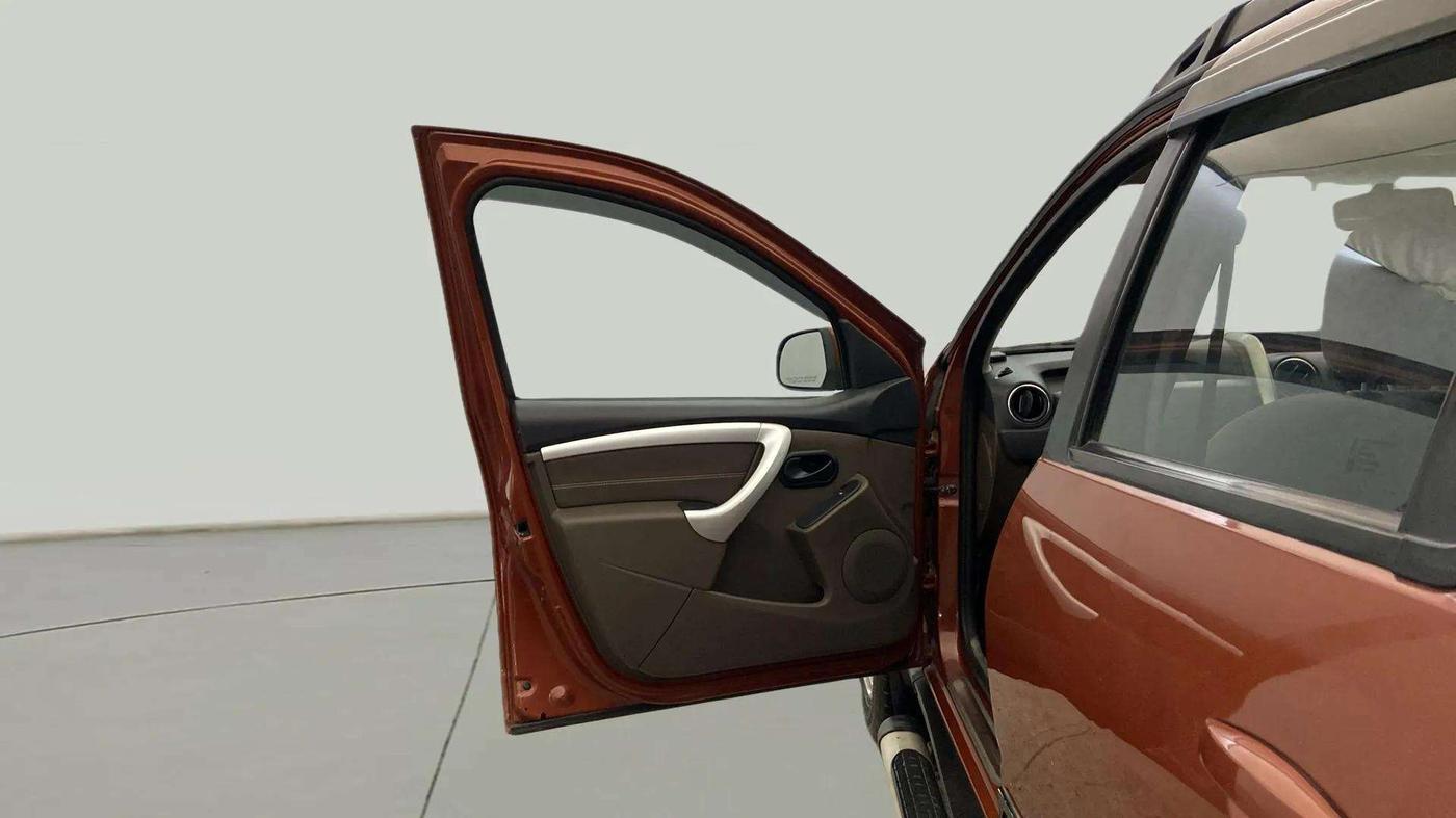 2017 Renault Duster RXL PETROL, Petrol, Manual, 62,128 km, LHS Front Door