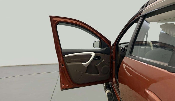 2017 Renault Duster RXL PETROL, Petrol, Manual, 62,128 km, LHS Front Door