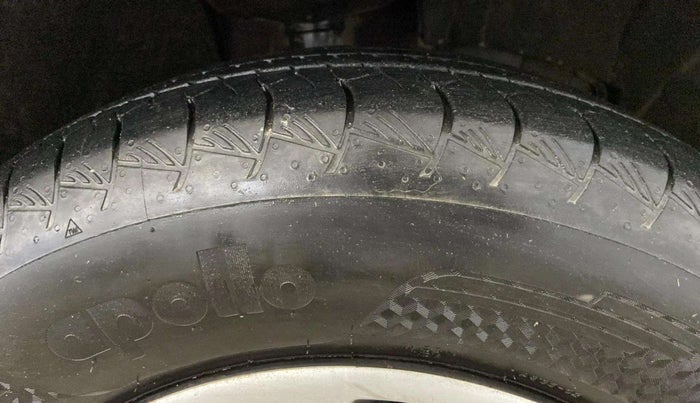 2017 Renault Duster RXL PETROL, Petrol, Manual, 62,128 km, Right Front Tyre Tread