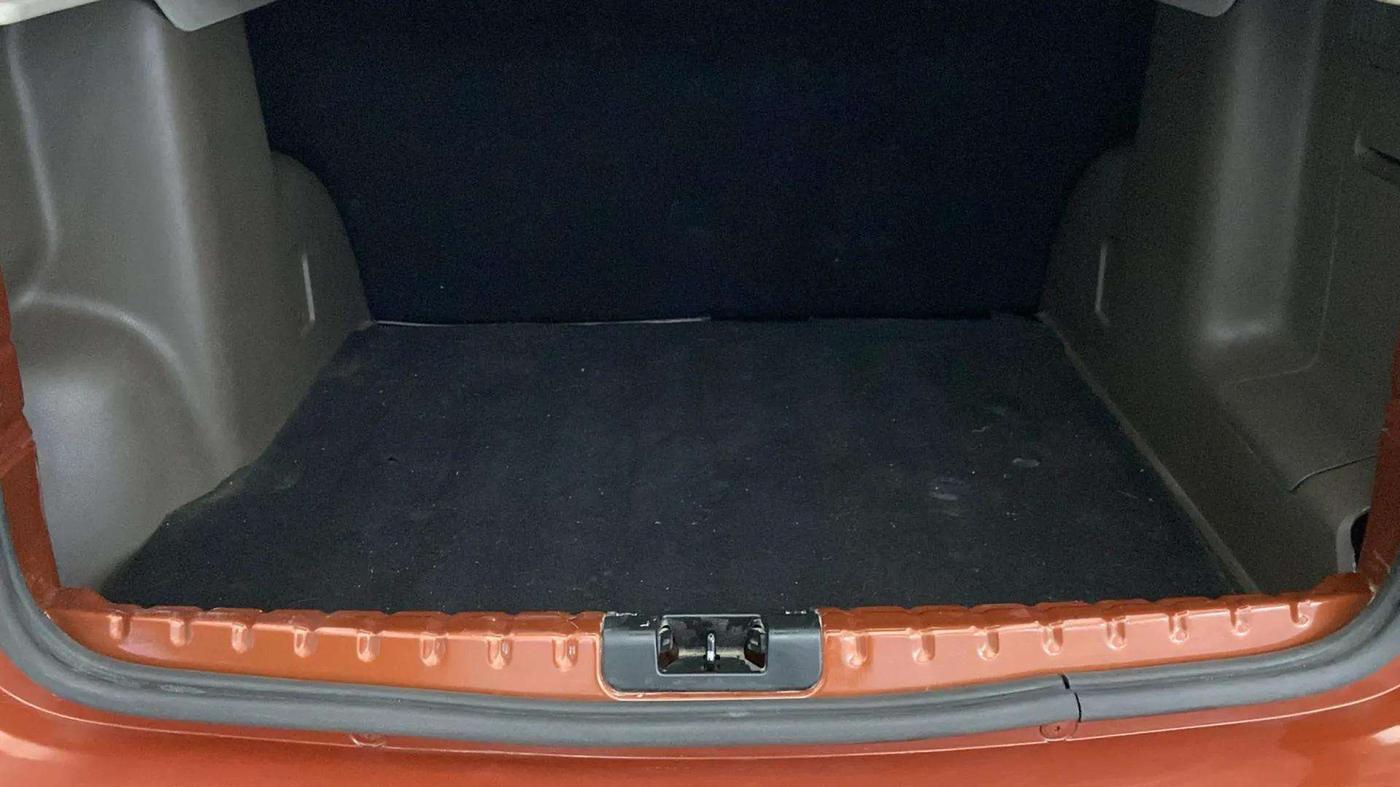 2017 Renault Duster RXL PETROL, Petrol, Manual, 62,128 km, Boot Inside