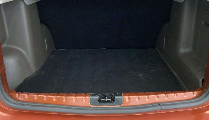 2017 Renault Duster RXL PETROL, Petrol, Manual, 62,128 km, Boot Inside