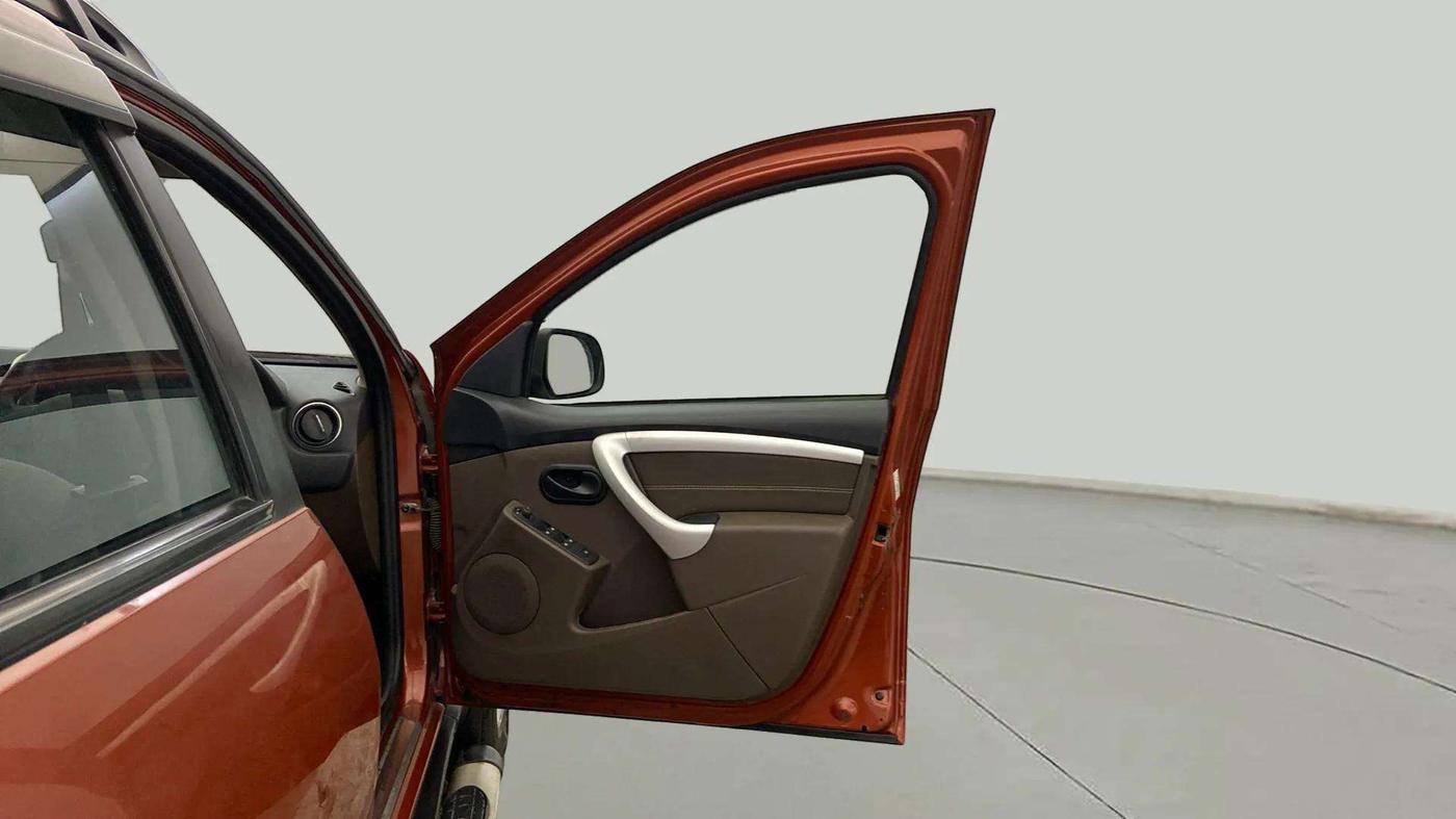 2017 Renault Duster RXL PETROL, Petrol, Manual, 62,128 km, RHS Front Door