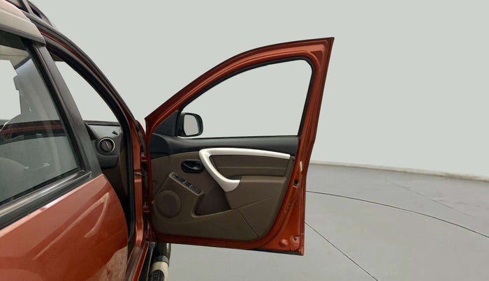 2017 Renault Duster RXL PETROL, Petrol, Manual, 62,128 km, RHS Front Door