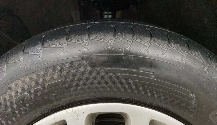 2017 Renault Duster RXL PETROL, Petrol, Manual, 62,128 km, Left Front Tyre Tread