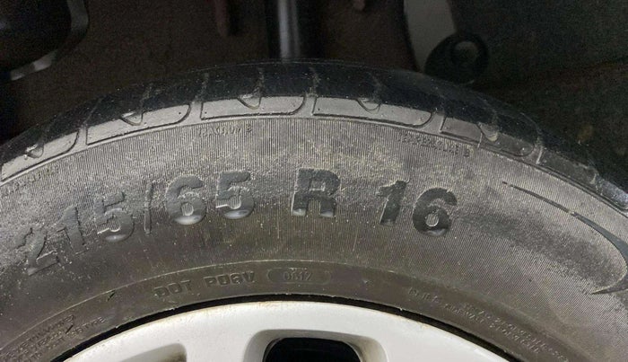 2017 Renault Duster RXL PETROL, Petrol, Manual, 62,128 km, Left Rear Tyre Tread