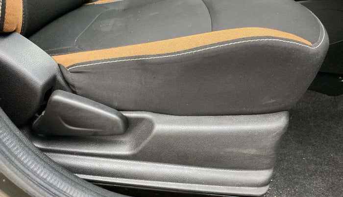 2021 Renault Kwid CLIMBER 1.0 AMT (O), Petrol, Automatic, 63,000 km, Driver Side Adjustment Panel