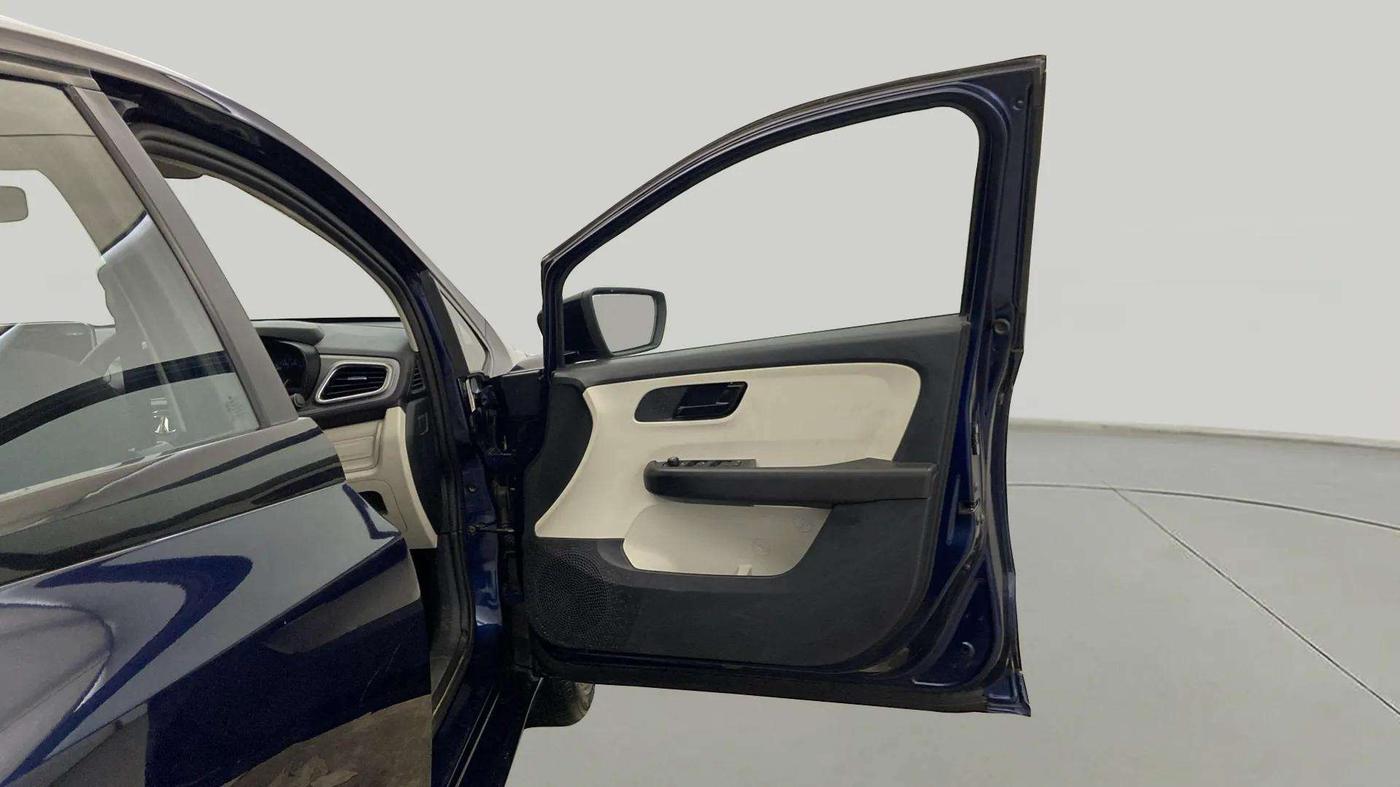 2022 Tata ALTROZ XM PLUS PETROL, CNG, Manual, 38,360 km, RHS Front Door