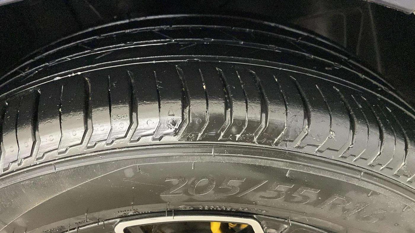 2022 Tata ALTROZ XM PLUS PETROL, CNG, Manual, 38,360 km, Right Front Tyre Tread