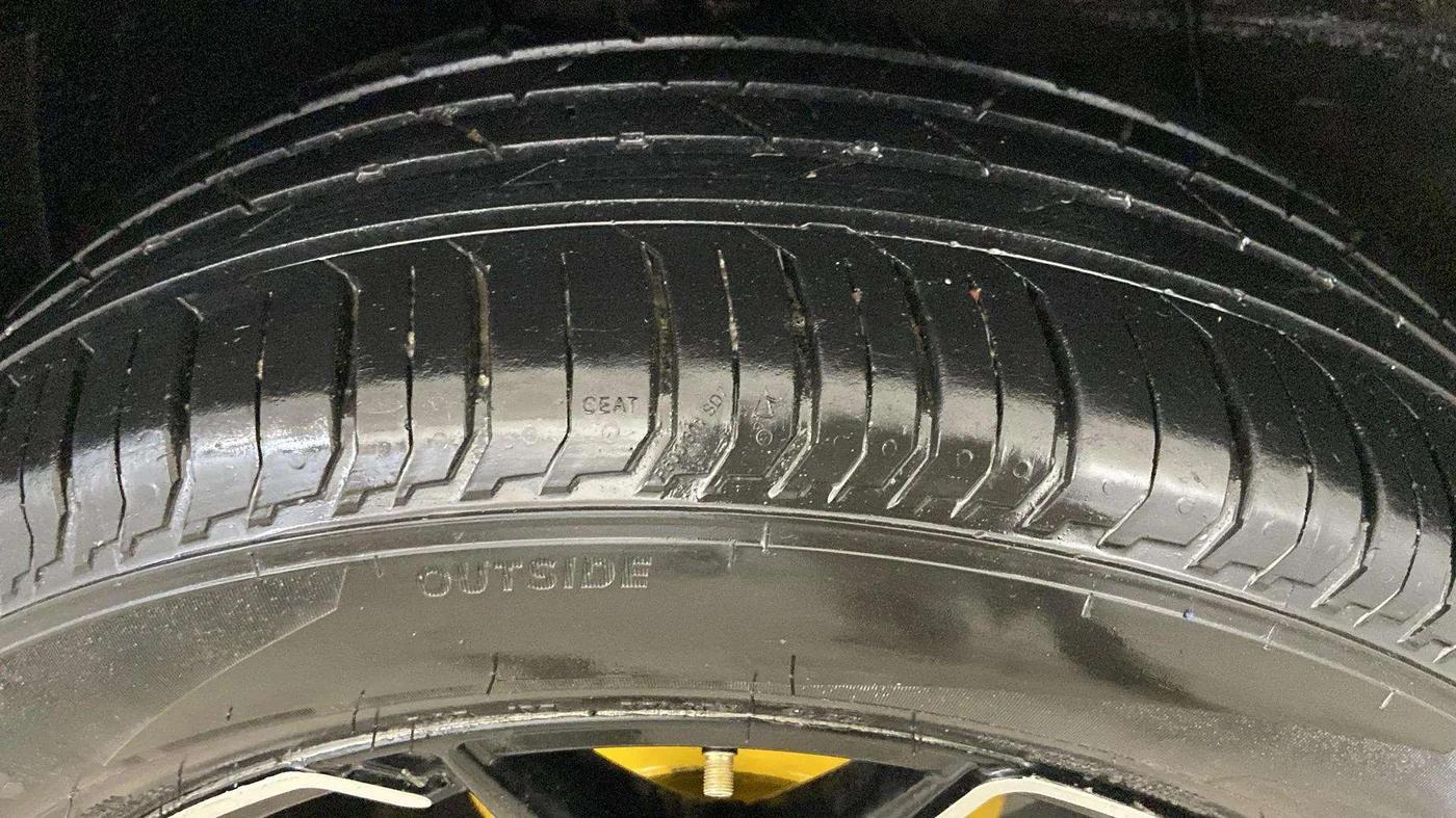 2022 Tata ALTROZ XM PLUS PETROL, CNG, Manual, 38,360 km, Left Front Tyre Tread