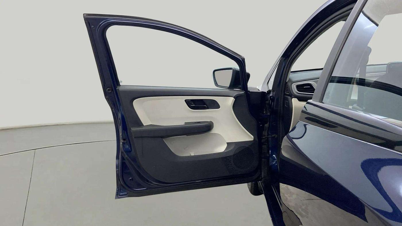 2022 Tata ALTROZ XM PLUS PETROL, CNG, Manual, 38,360 km, LHS Front Door